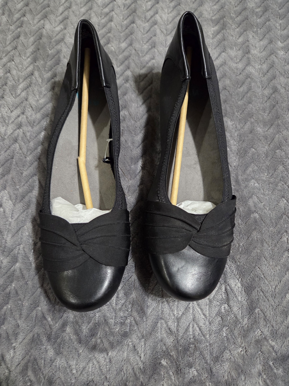 Yuu Black Twisted Front Slip-On Flats